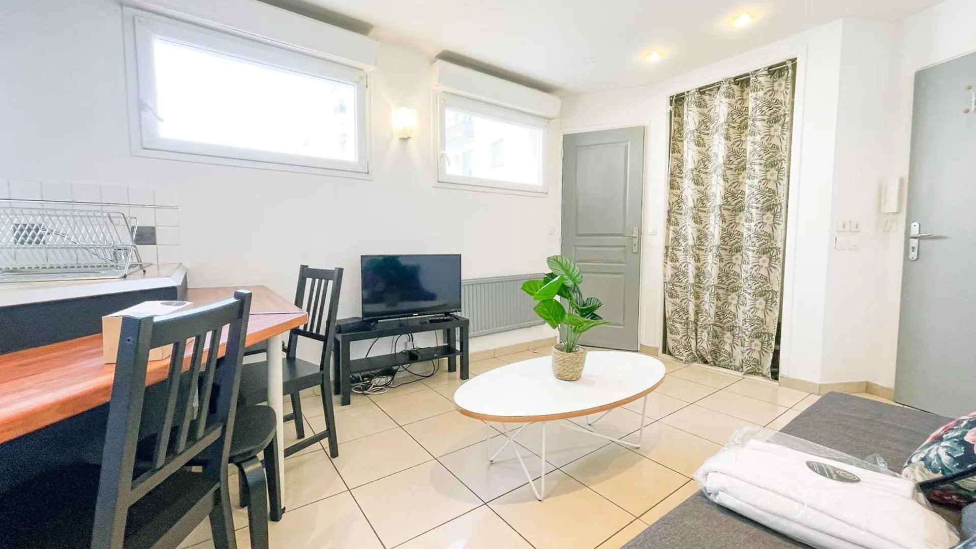 #C2 The Vallier Vallier Liberation Tram Bus Apartment Grenoble 0*,  France